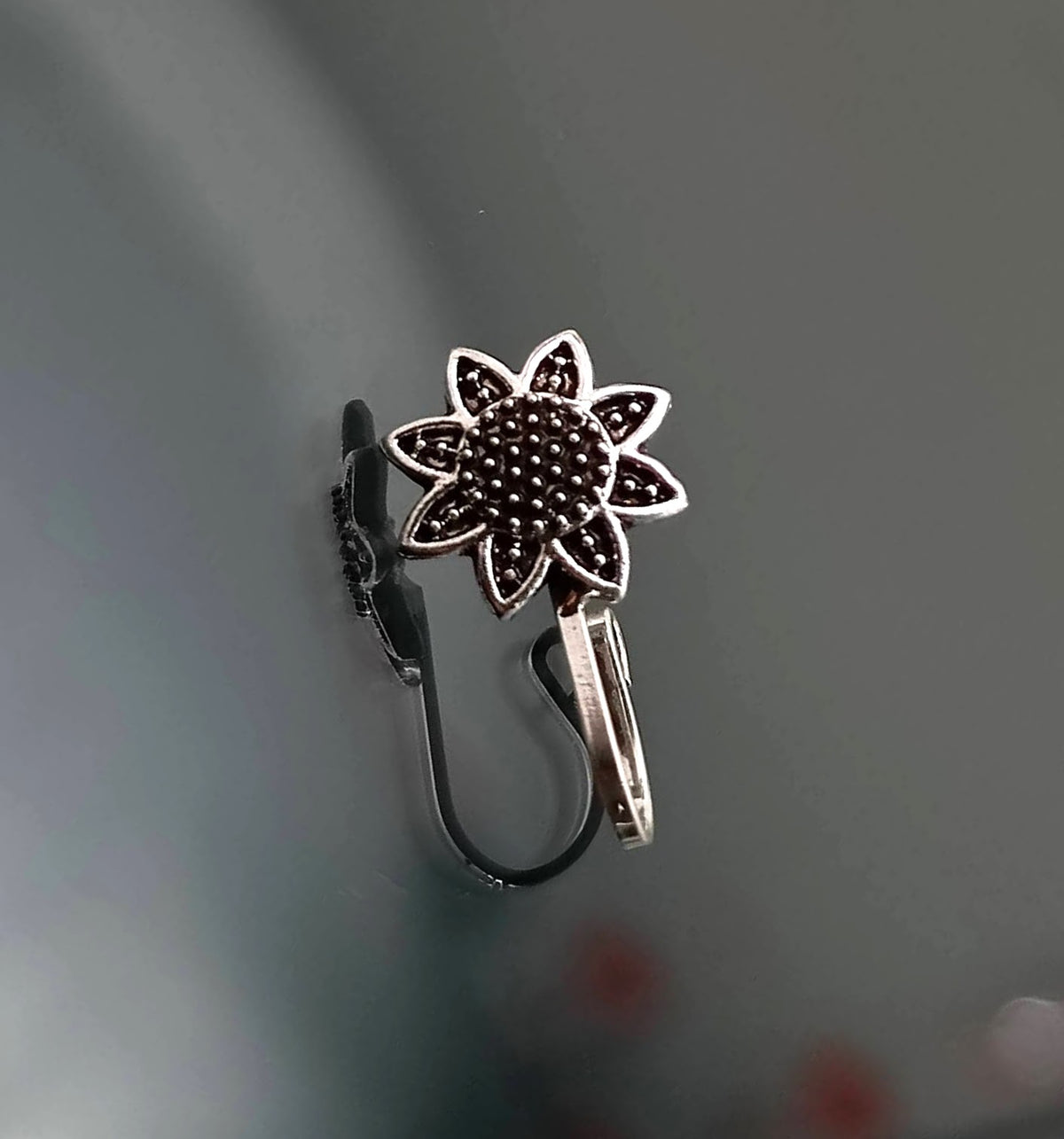 Sunflower Design Silver Oxidized Adjustable Nosepin