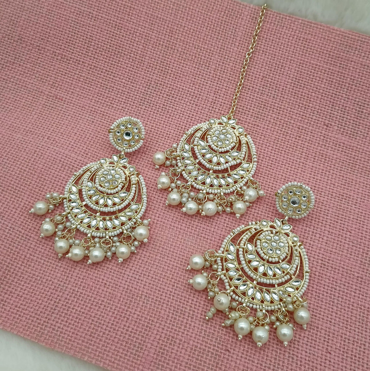 Gorgeous White Gold Kundan Studded Mangtikka Set Earrings
